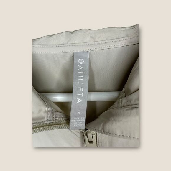 Athleta Rain Drop Jacket Cream Water Repellant Size Small NWOT - Picture 9 of 10